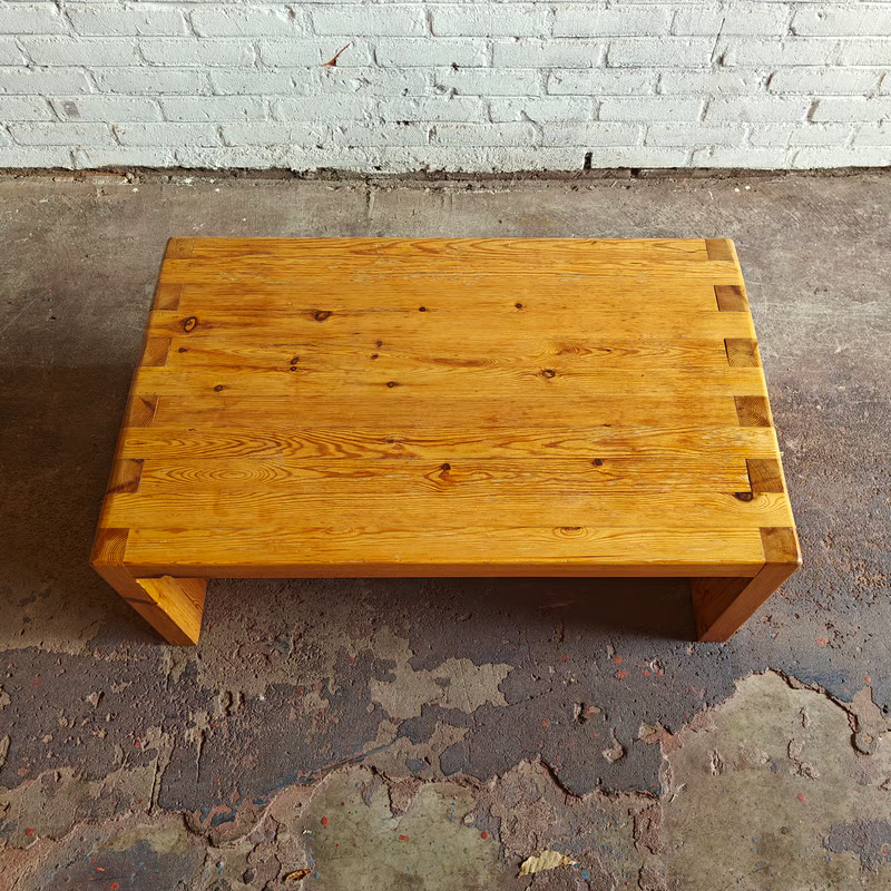 Pine coffeetable with joints 4.png