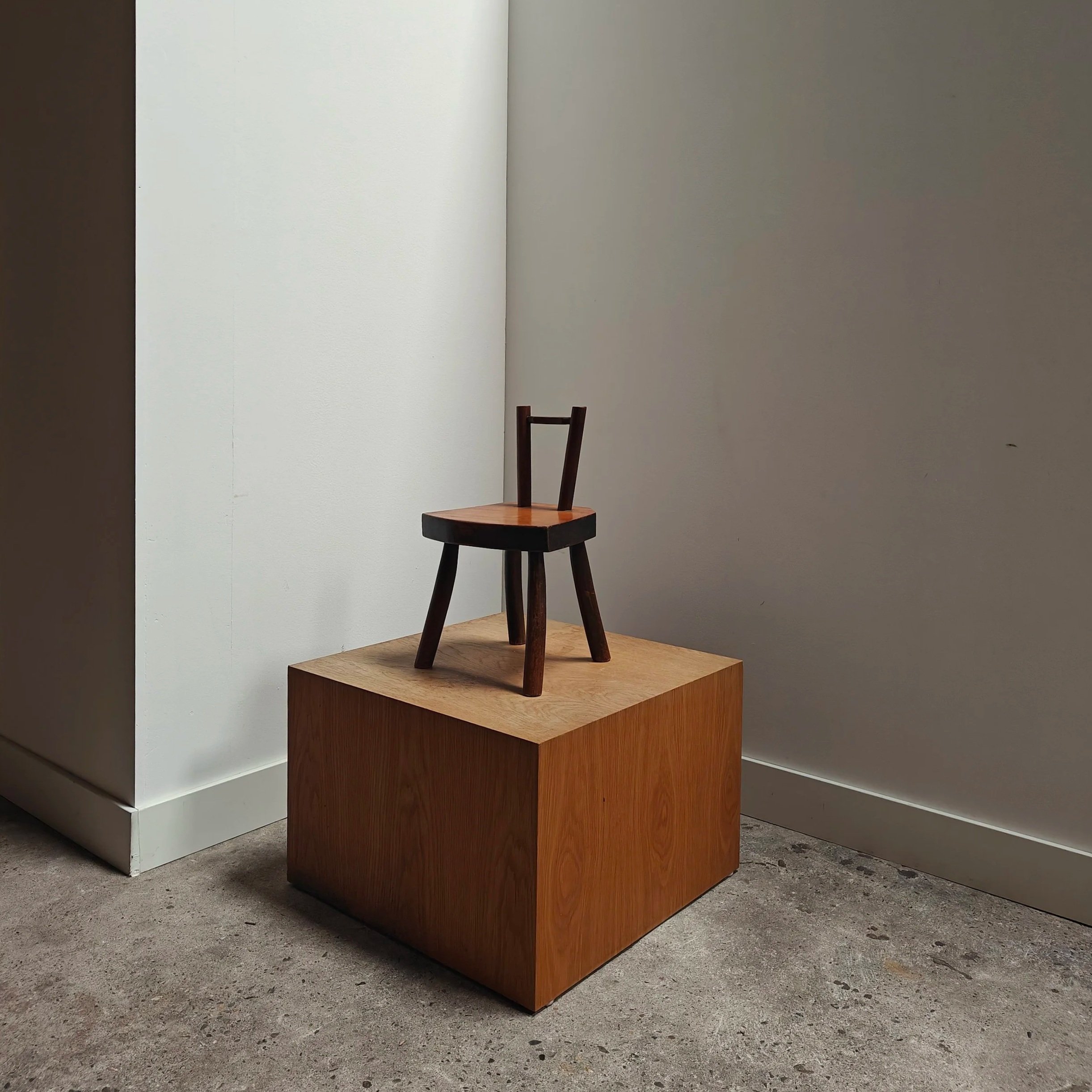 Small+stool+with+Asian+feel+2.jpg
