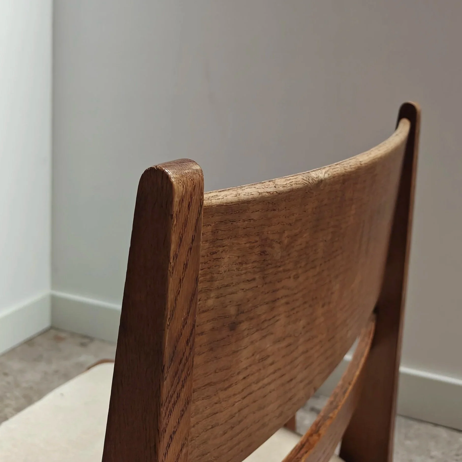 Spacious+office+chair+in+Haagse+School+style+8.jpg