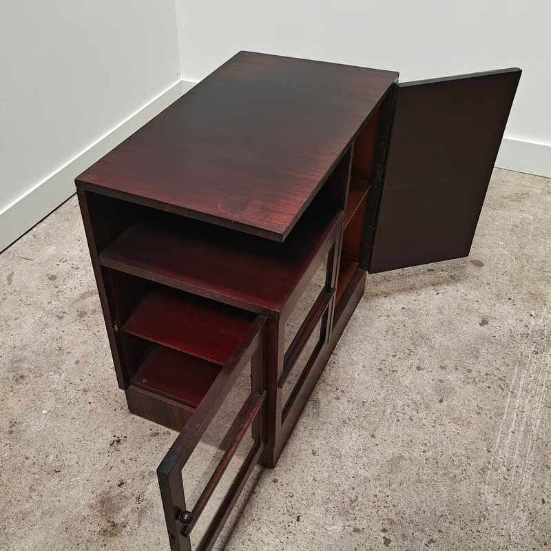 Dark asymmetrical Haagse school, corner cupboard 5.png