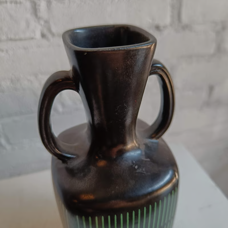 Collection vintage Scandinavian vases 16.png