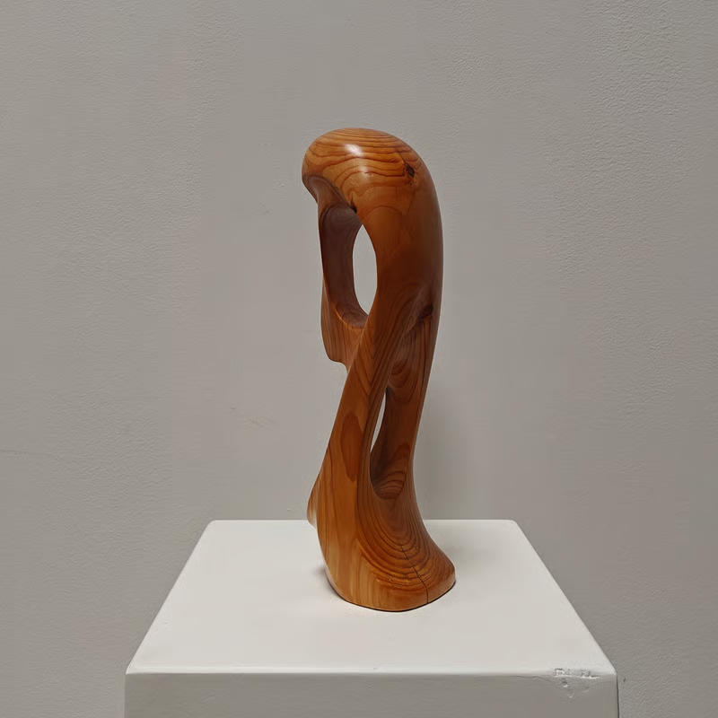 Blond wooden sculpture 6.png