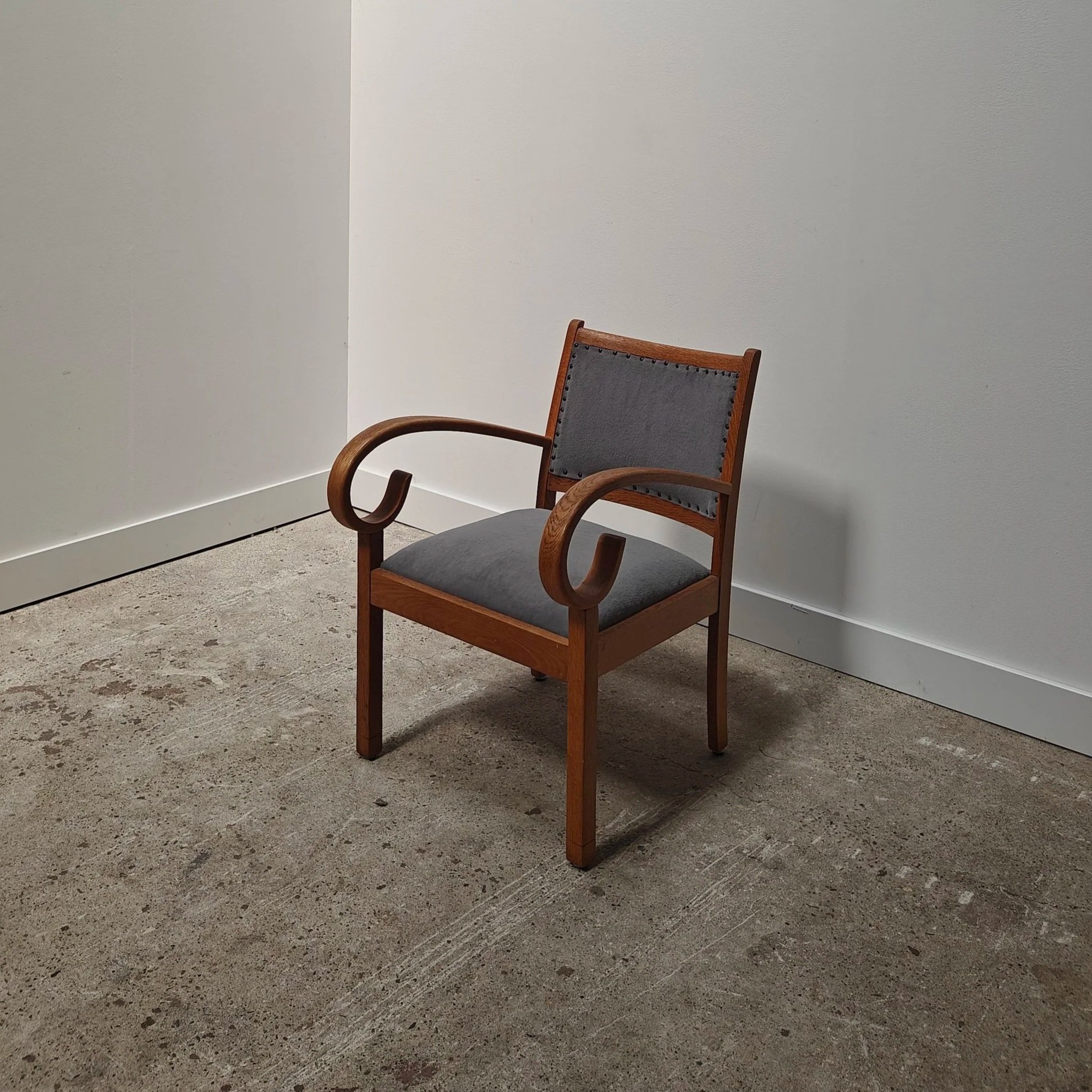 chair+with+scrolled+armrests+4.jpg