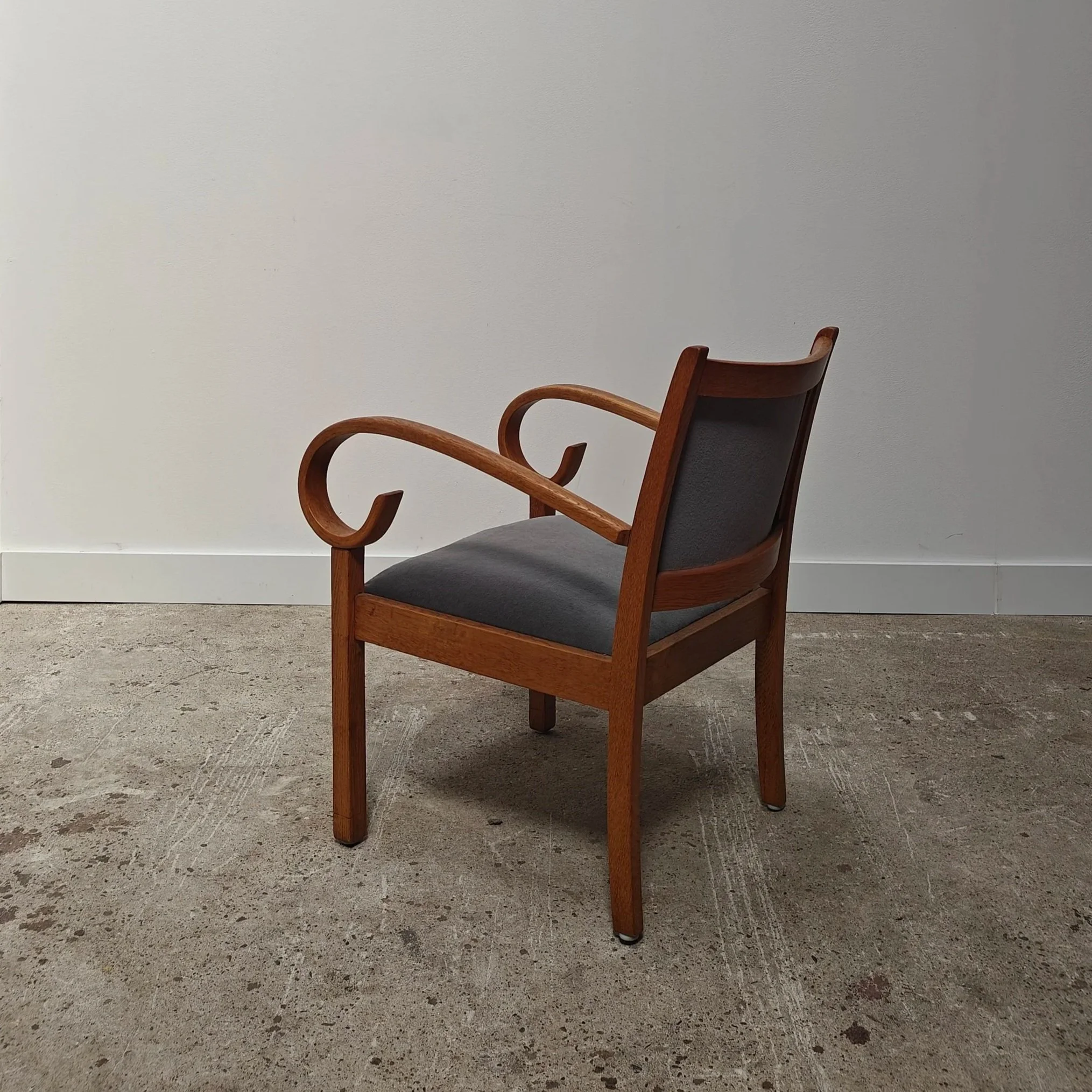 chair+with+scrolled+armrests+1.jpg