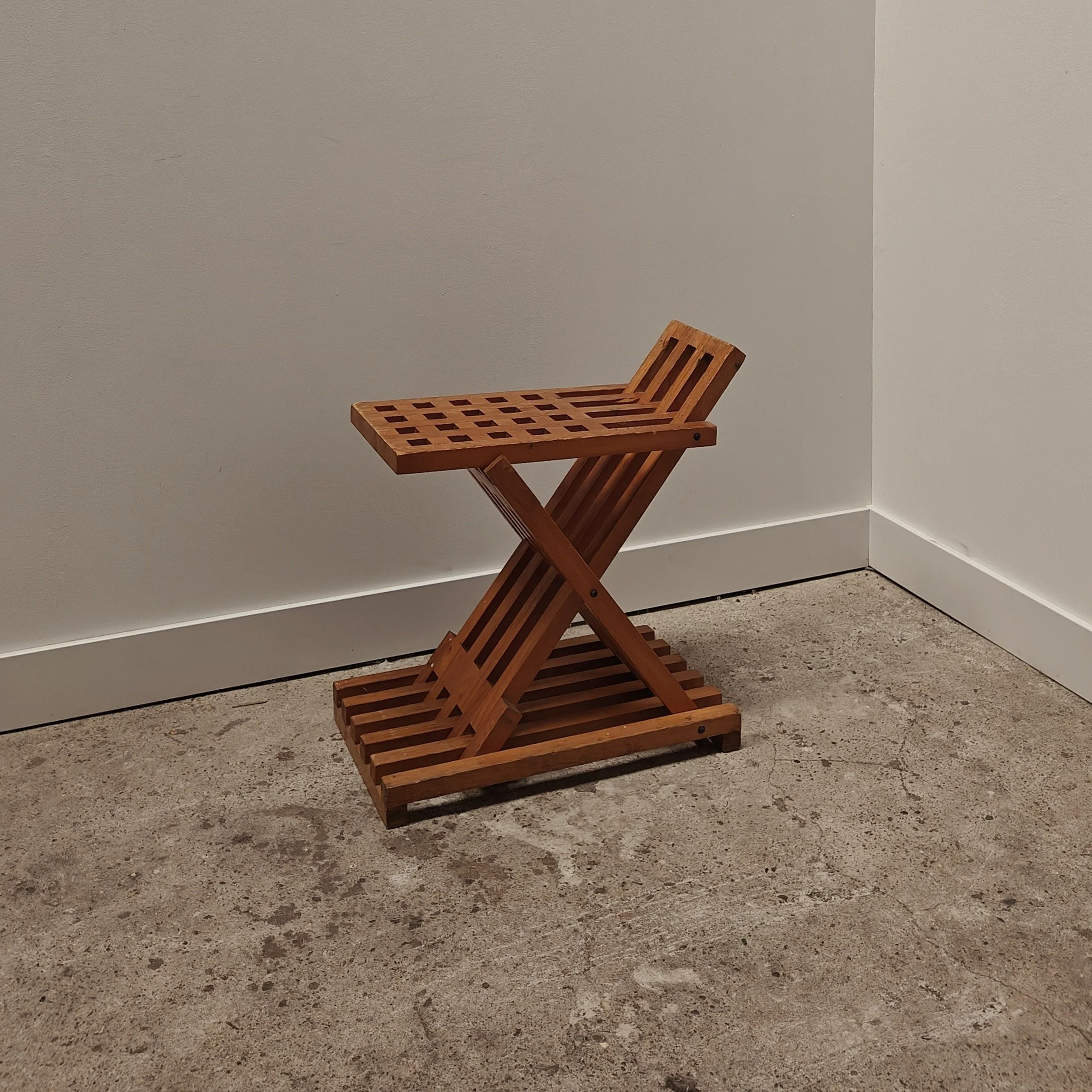 Adjustable pine stool with lattice structure 3.jpg