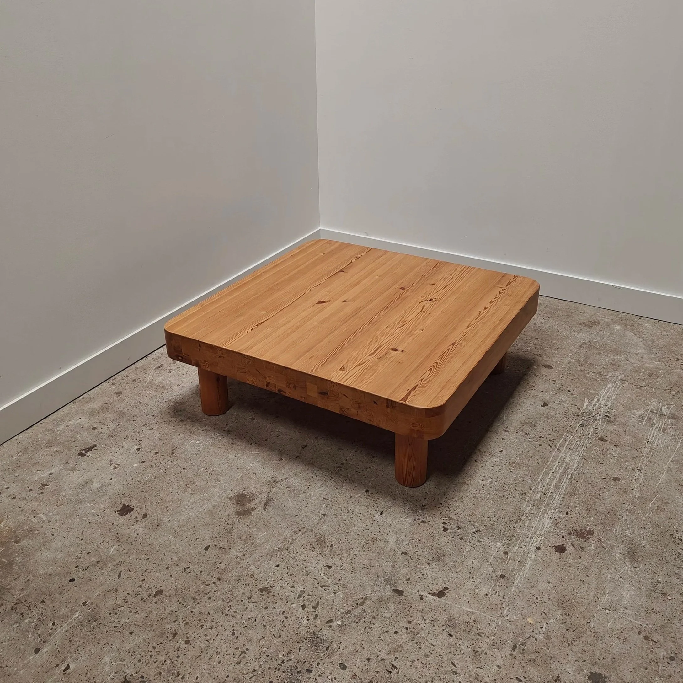 Solid+pine+coffee+table+100x100+3.jpg