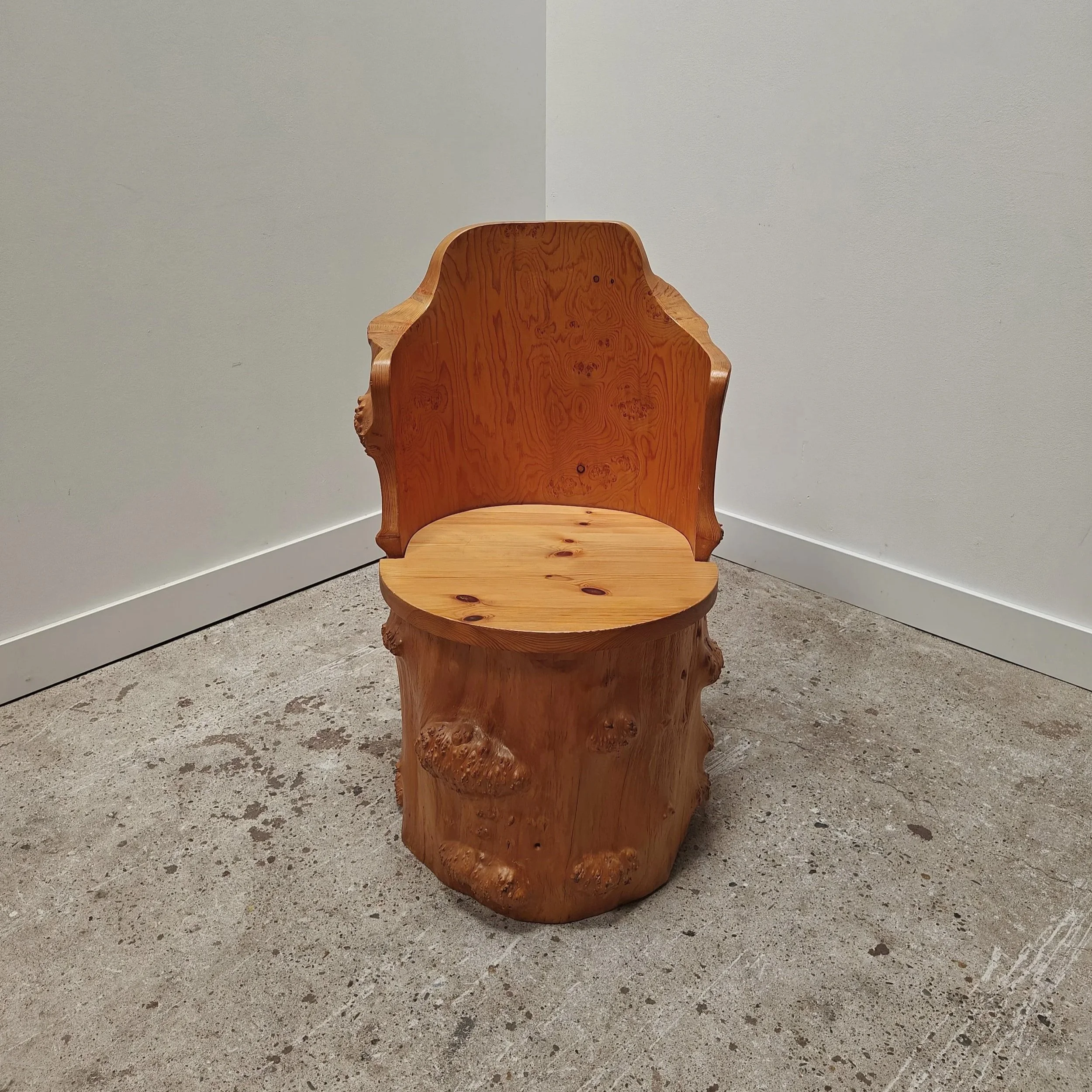 Tree+trunk+kubb+chair+with+knots+11.jpg