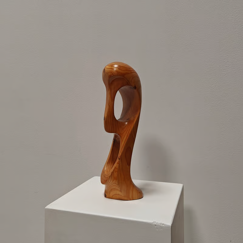 Blond wooden sculpture 5.png