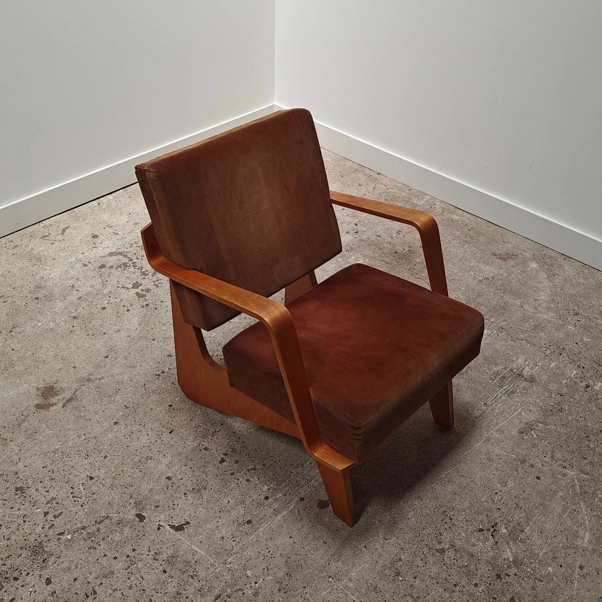 Combex+FB03+armchair+with+magazine+holder%2C+Cees+Braakman+for+Pastoe+11.jpg