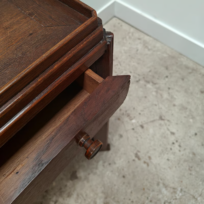 Art Deco side table 4.png