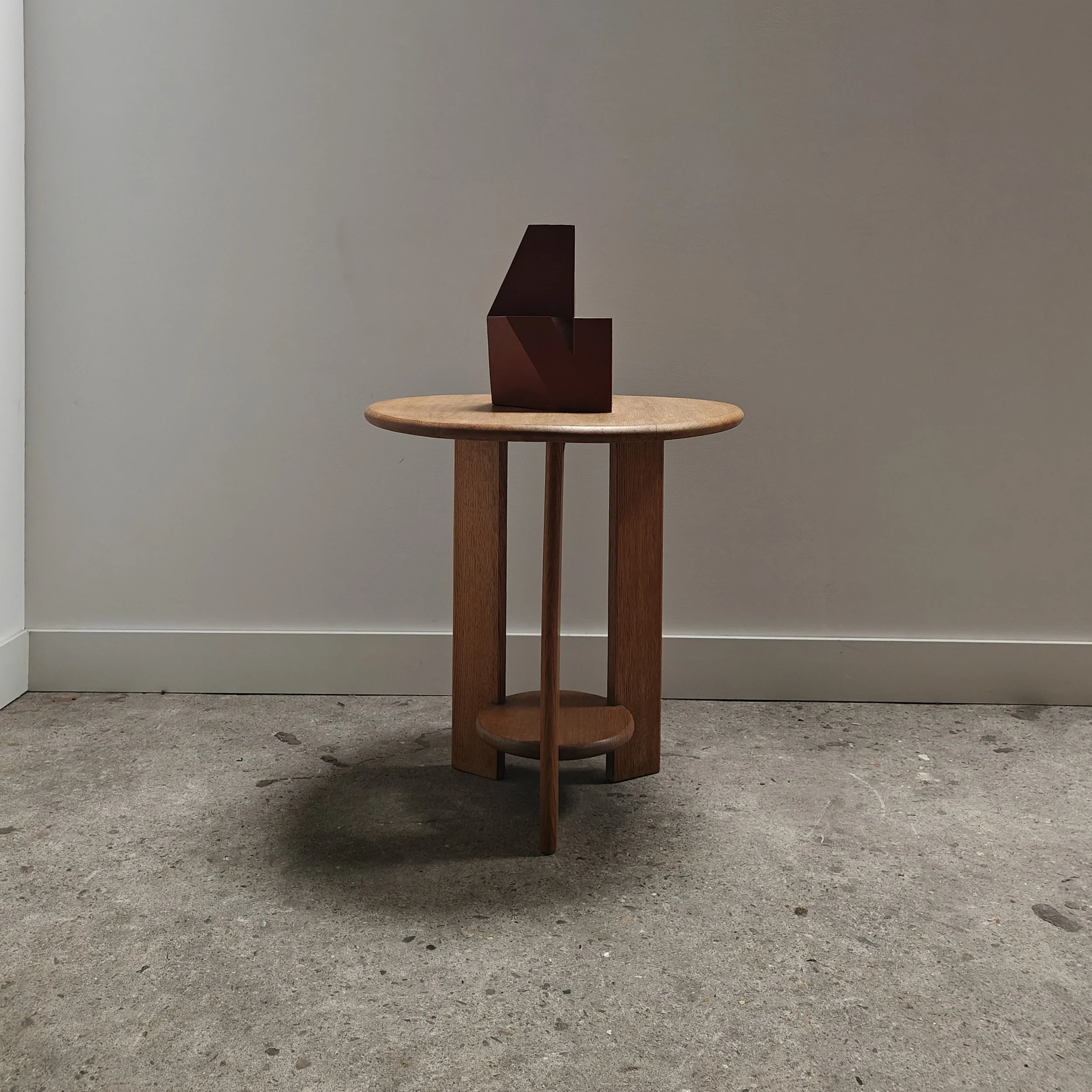Round Haagse school sidetable 1.jpg