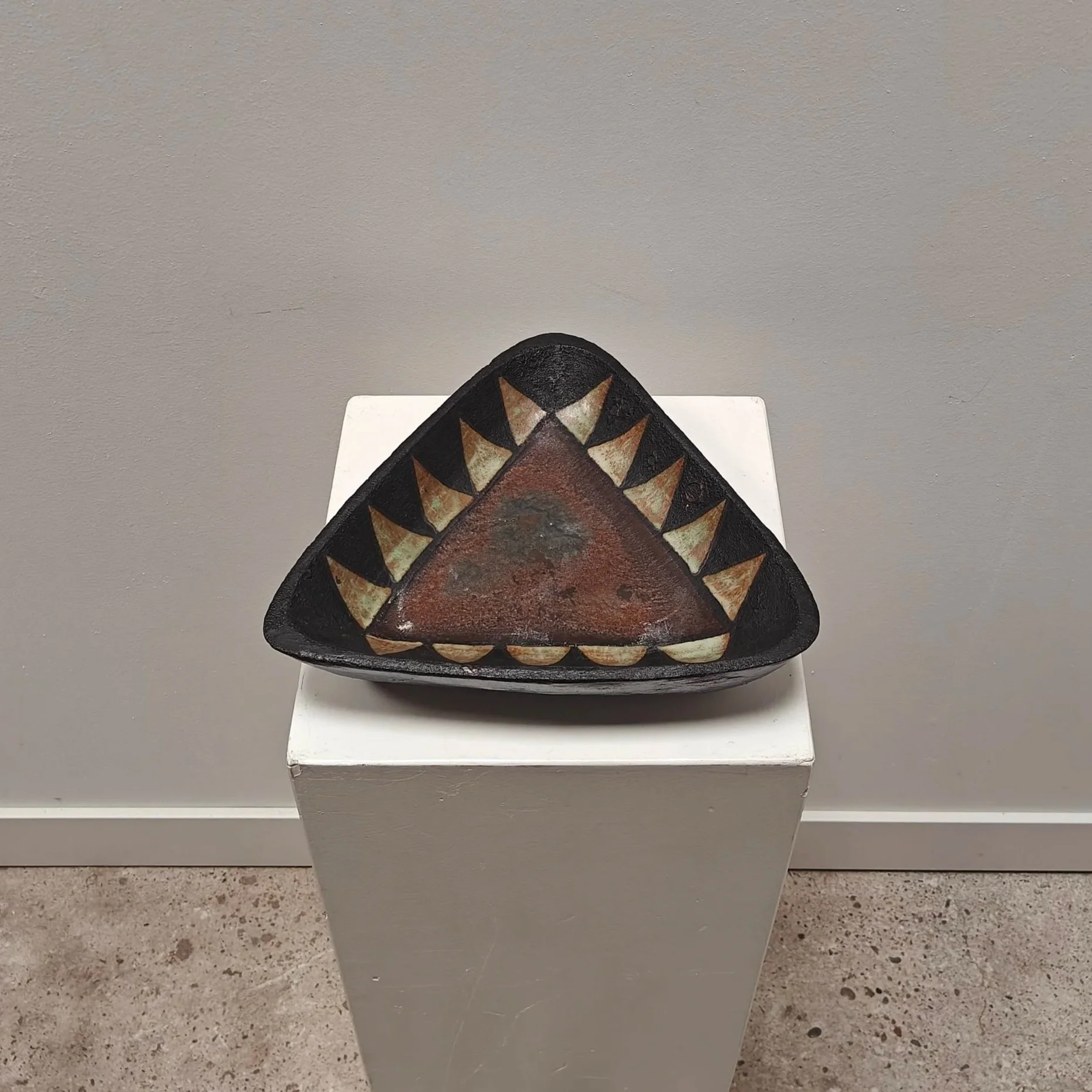 French+modenist+triangle+shaped+bowl+2.jpg