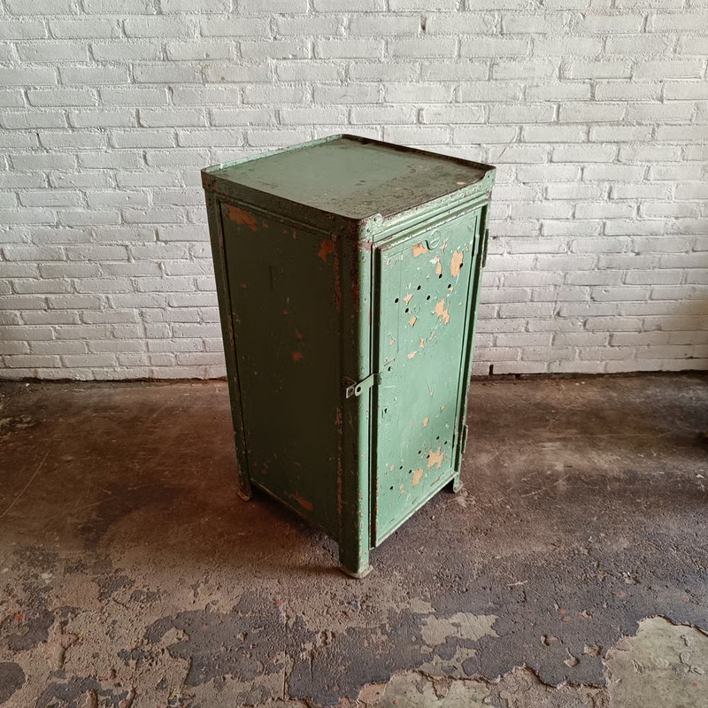 1920 RoWaC cabinet 7.png