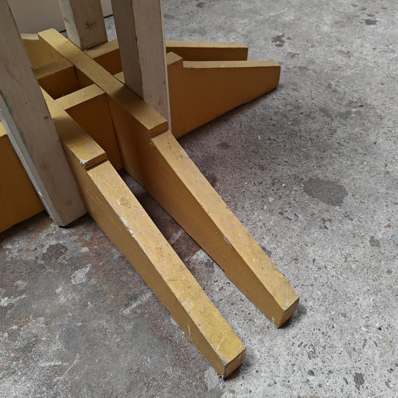 Butter yellow and white constructed plinths 5.png