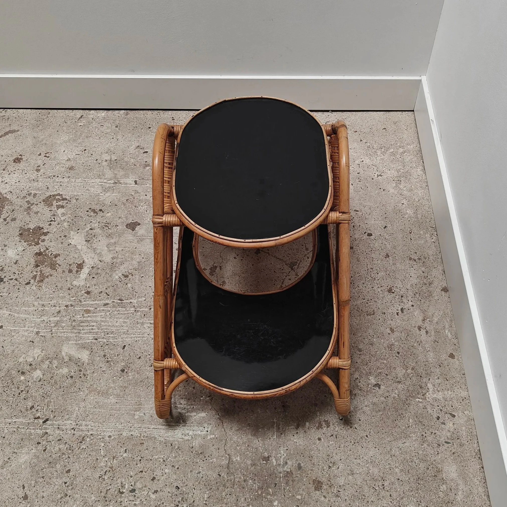 Triangle+shape+rattan+and+black+sidetable+6.jpg