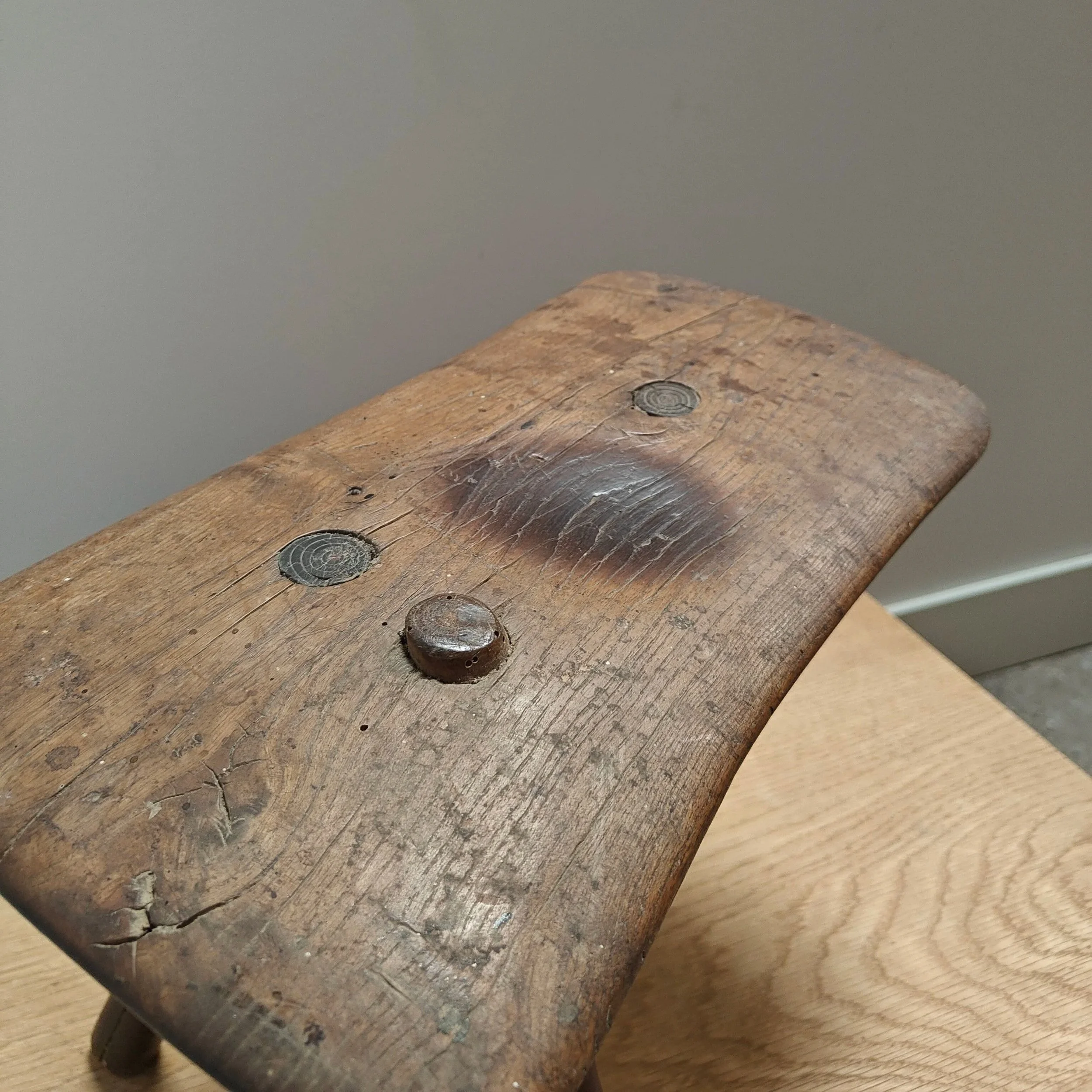 Antique+farmers+stool+3.jpg