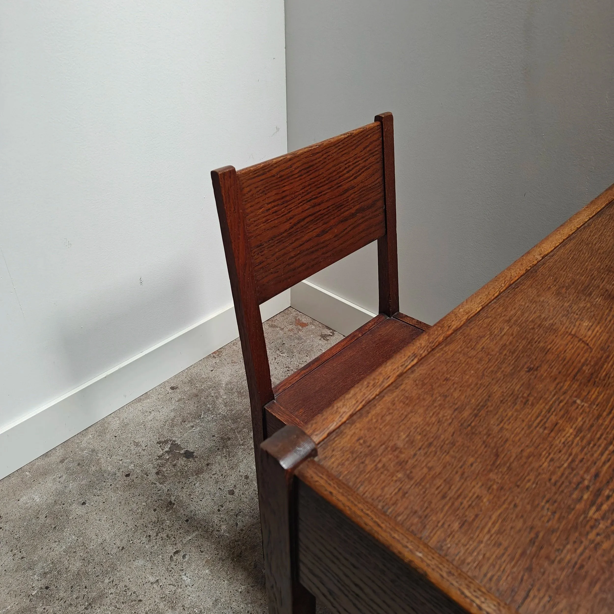 LOV+muntendam+side+or+accent+table+with+two+chairs+oak+plywood+3.jpg