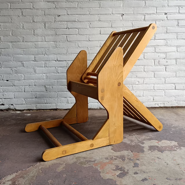 Unique turn around chair