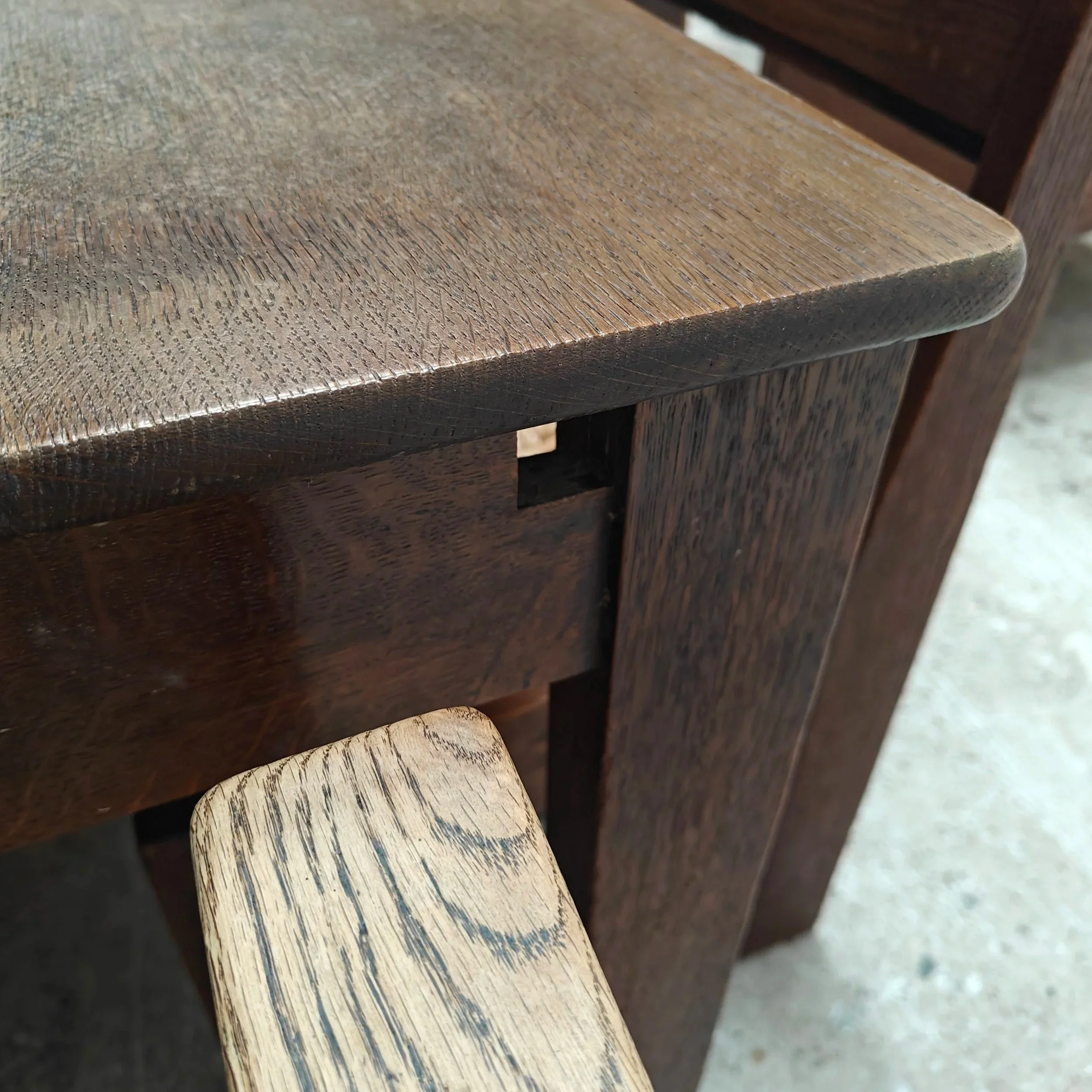 LOV+Oosterbeek+oak+dining+set+with+4+ruch+chairs+and+two+rush+armchair+13.jpg