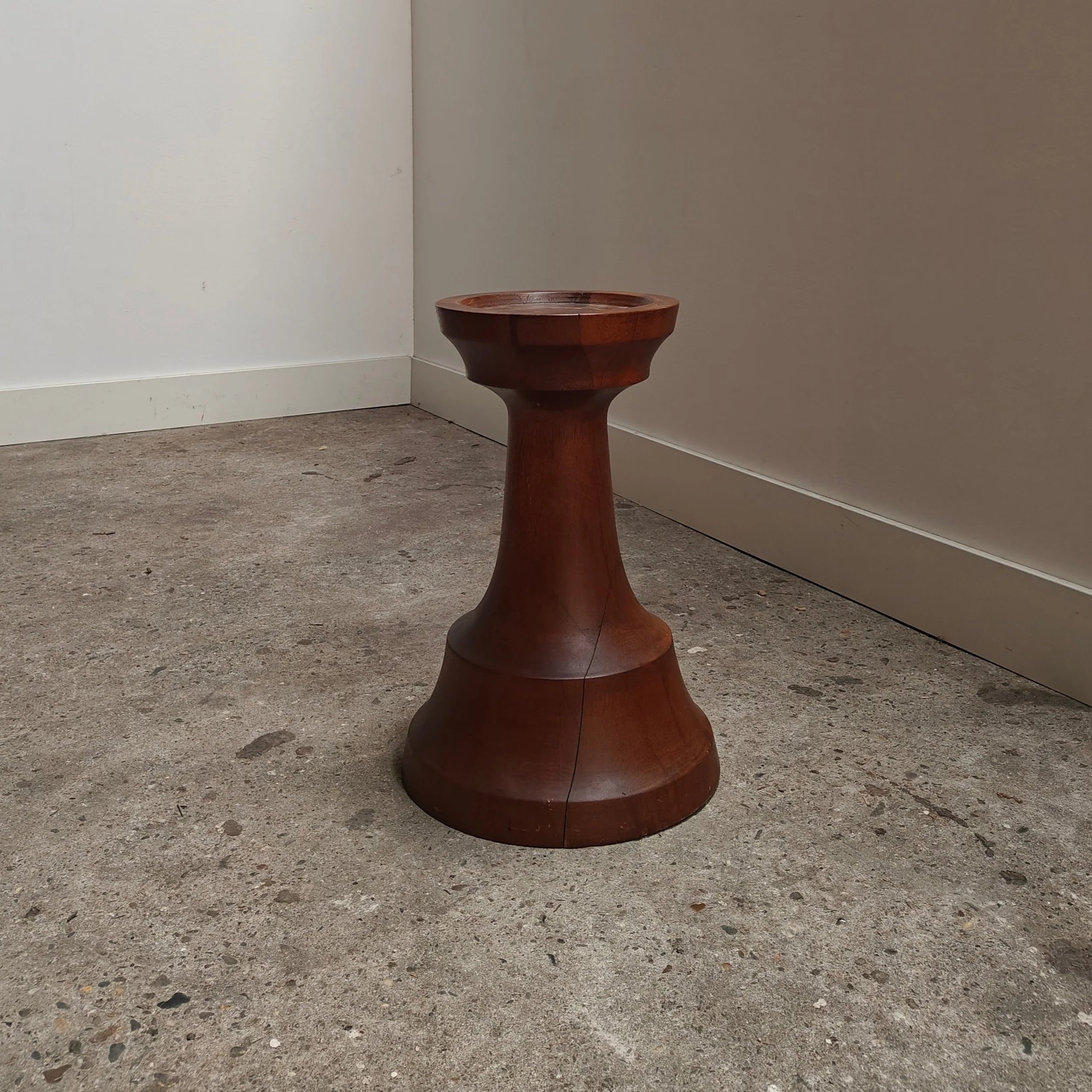Teak+pedestal+in+a+chess+piece+like+shape+6.jpg