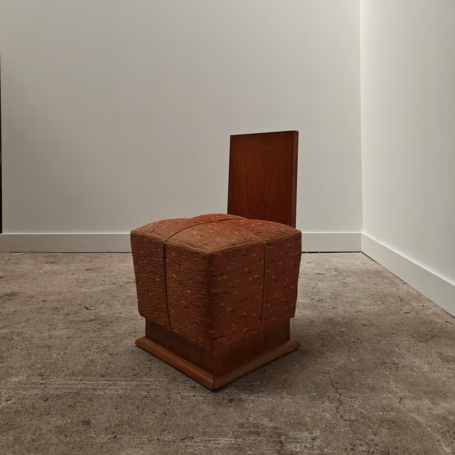 Art deco stoel with stylish backrest