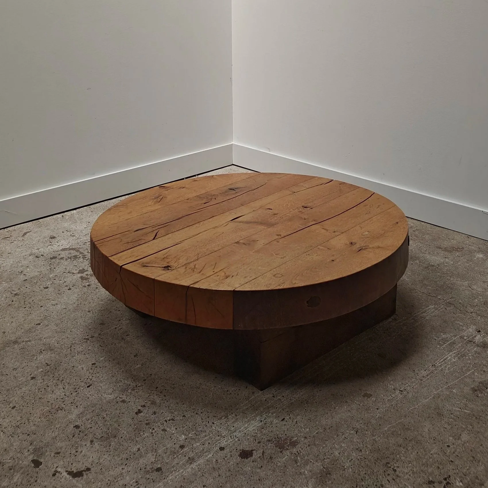 Solid+oak+round+coffeetable+2.jpg
