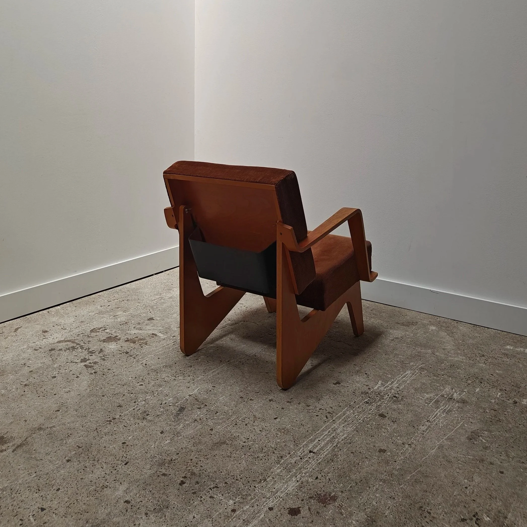 Combex+FB03+armchair+with+magazine+holder%2C+Cees+Braakman+for+Pastoe+1.jpg