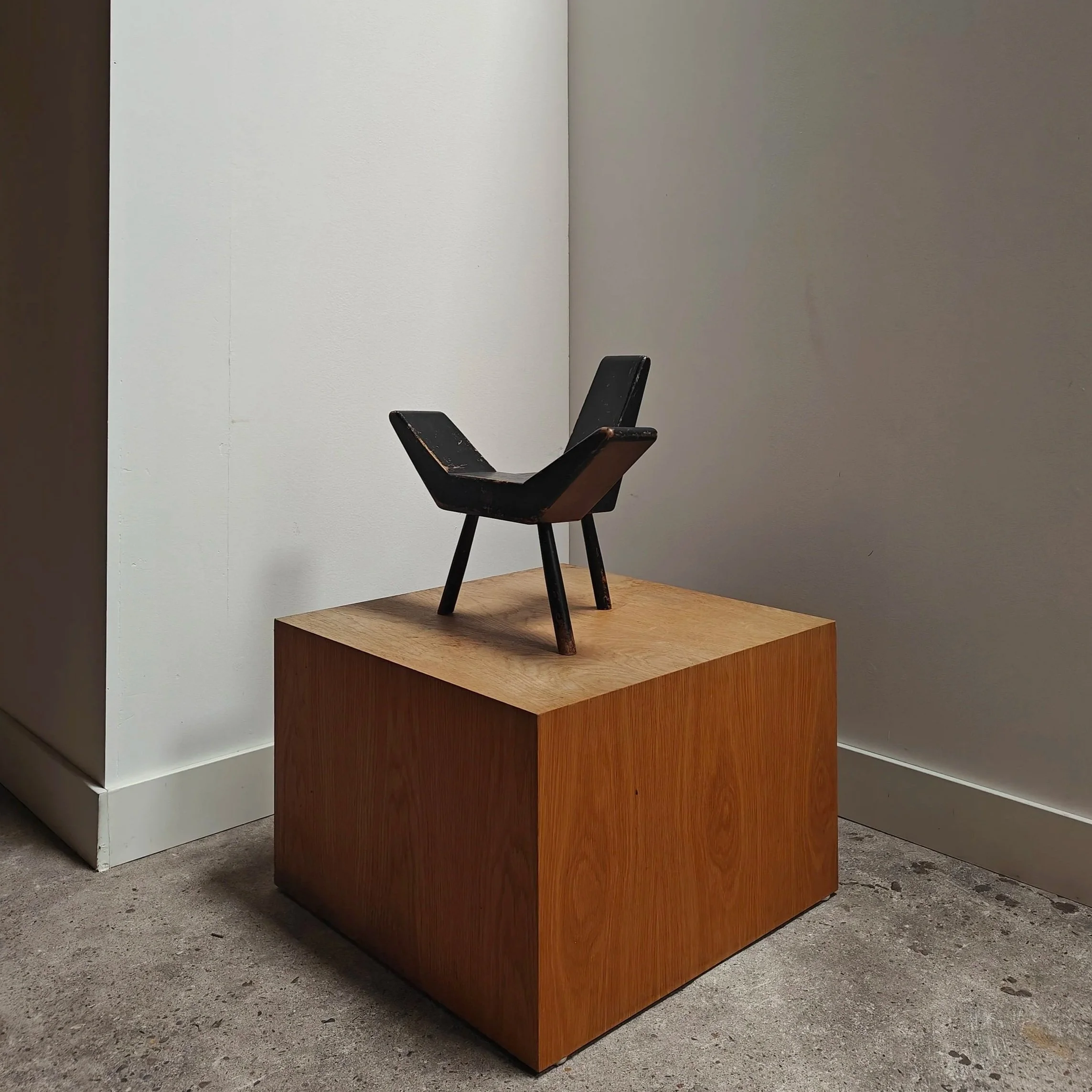 Modernist+sculptural+black+stool+2.jpg