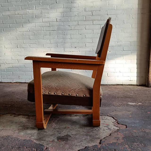 Experimental 1950's armchair 3.png