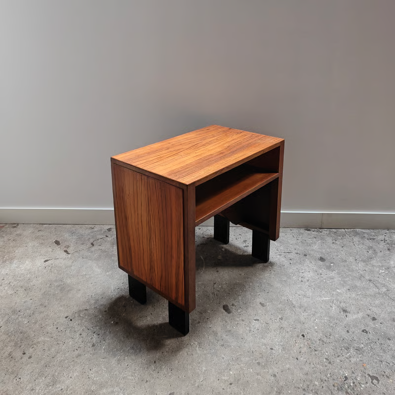 Amsterdam school console 9.png