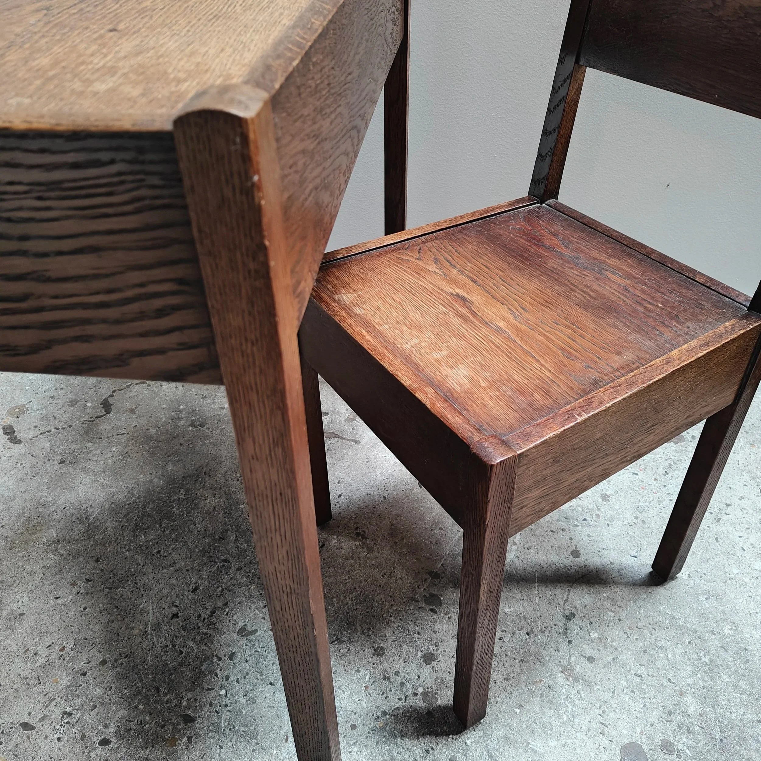 LOV+muntendam+side+or+accent+table+with+two+chairs+oak+plywood+10.jpg