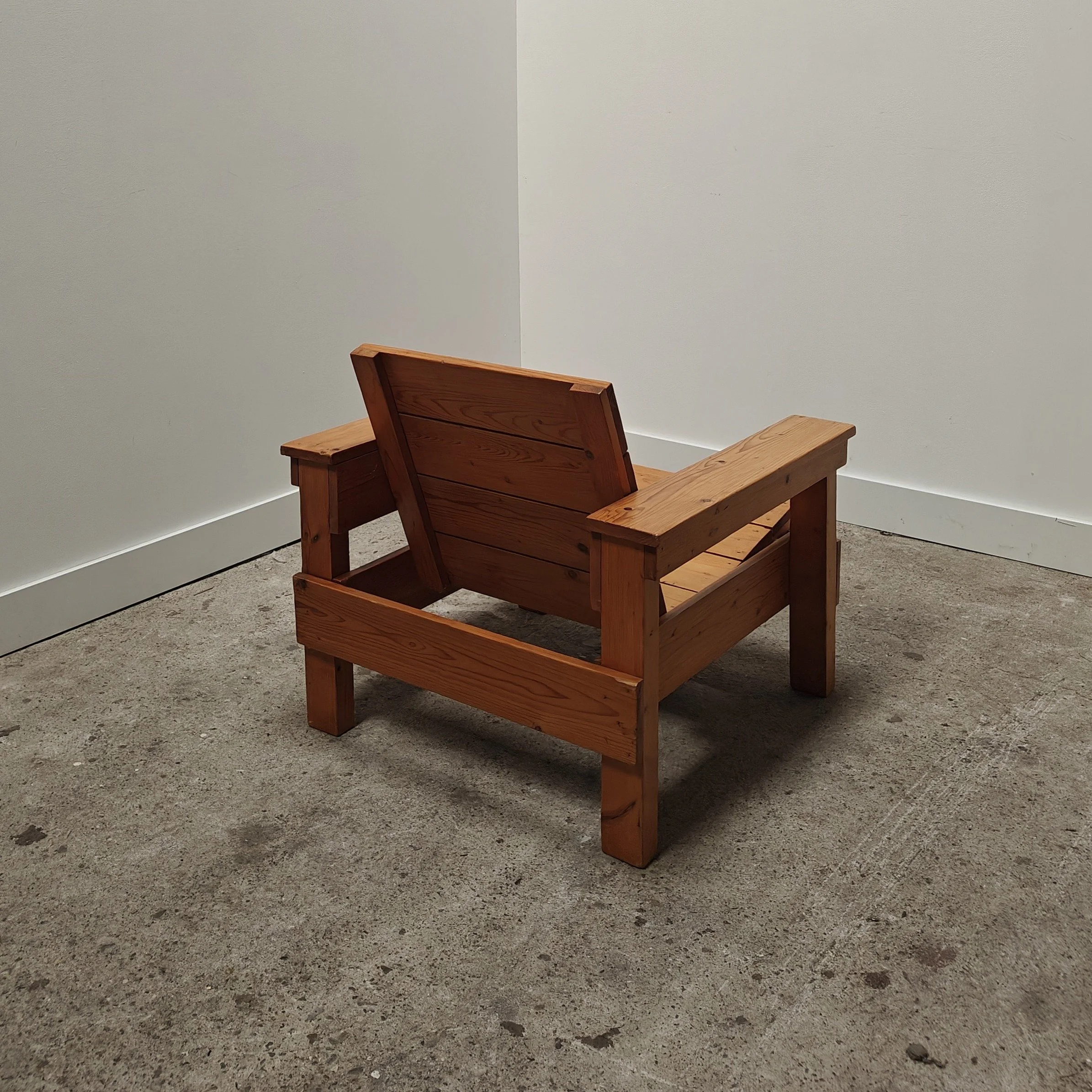 Pine crate like arm chair 1.jpg