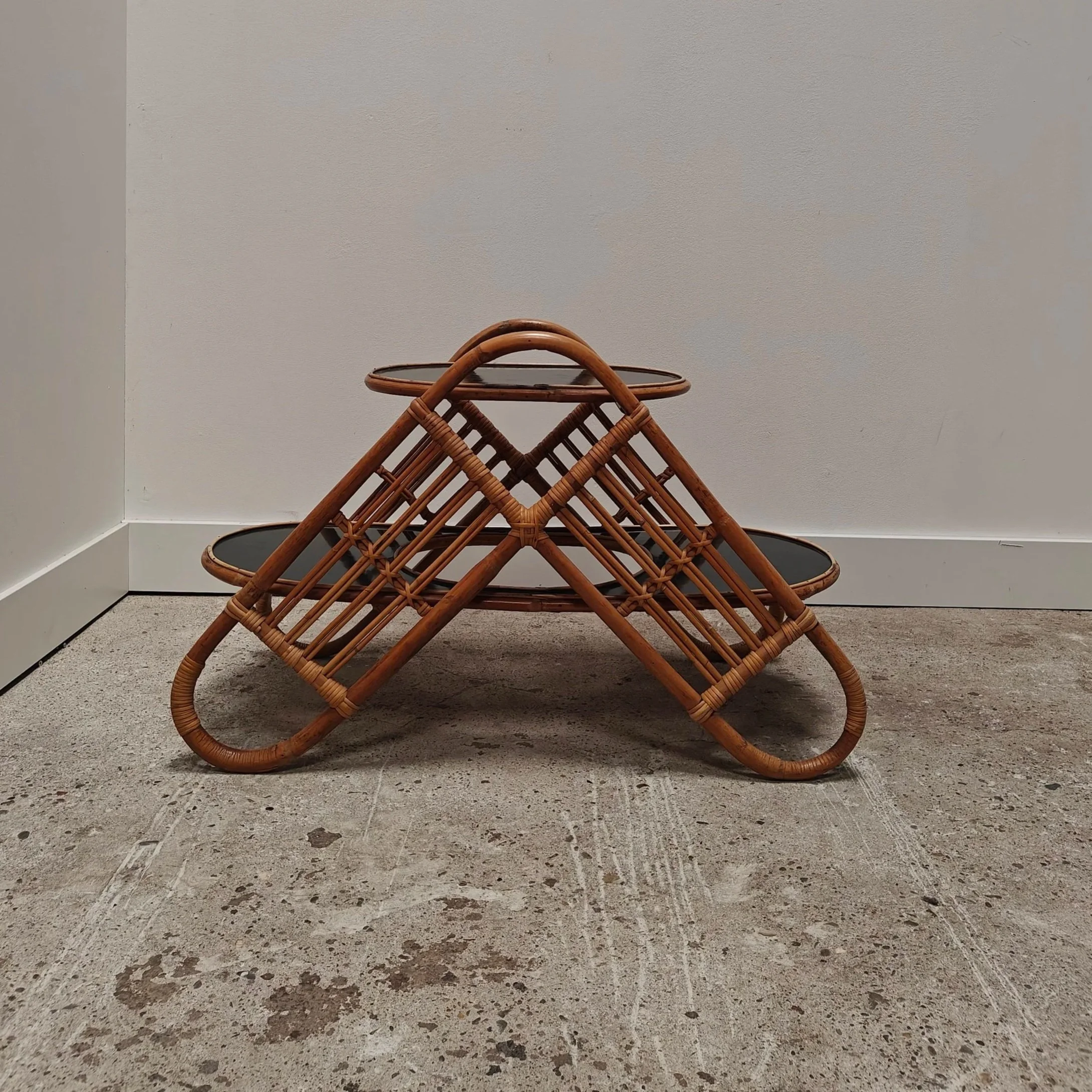 Triangle+shape+rattan+and+black+sidetable+2.jpg