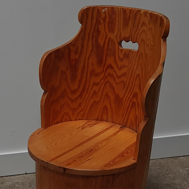 Tree trunk kubb chair with classic lines 4.png