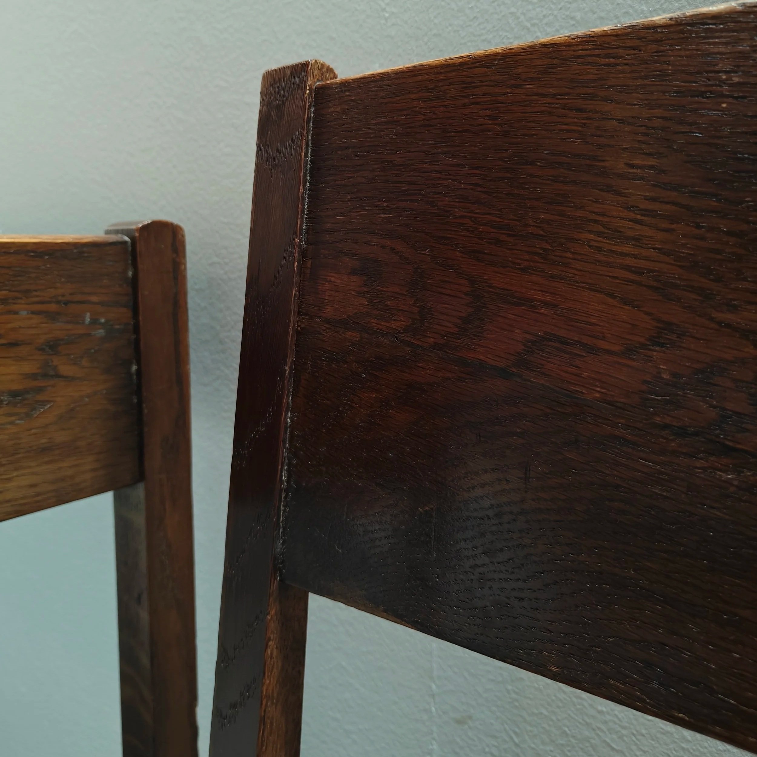 LOV+muntendam+side+or+accent+table+with+two+chairs+oak+plywood+17.jpg