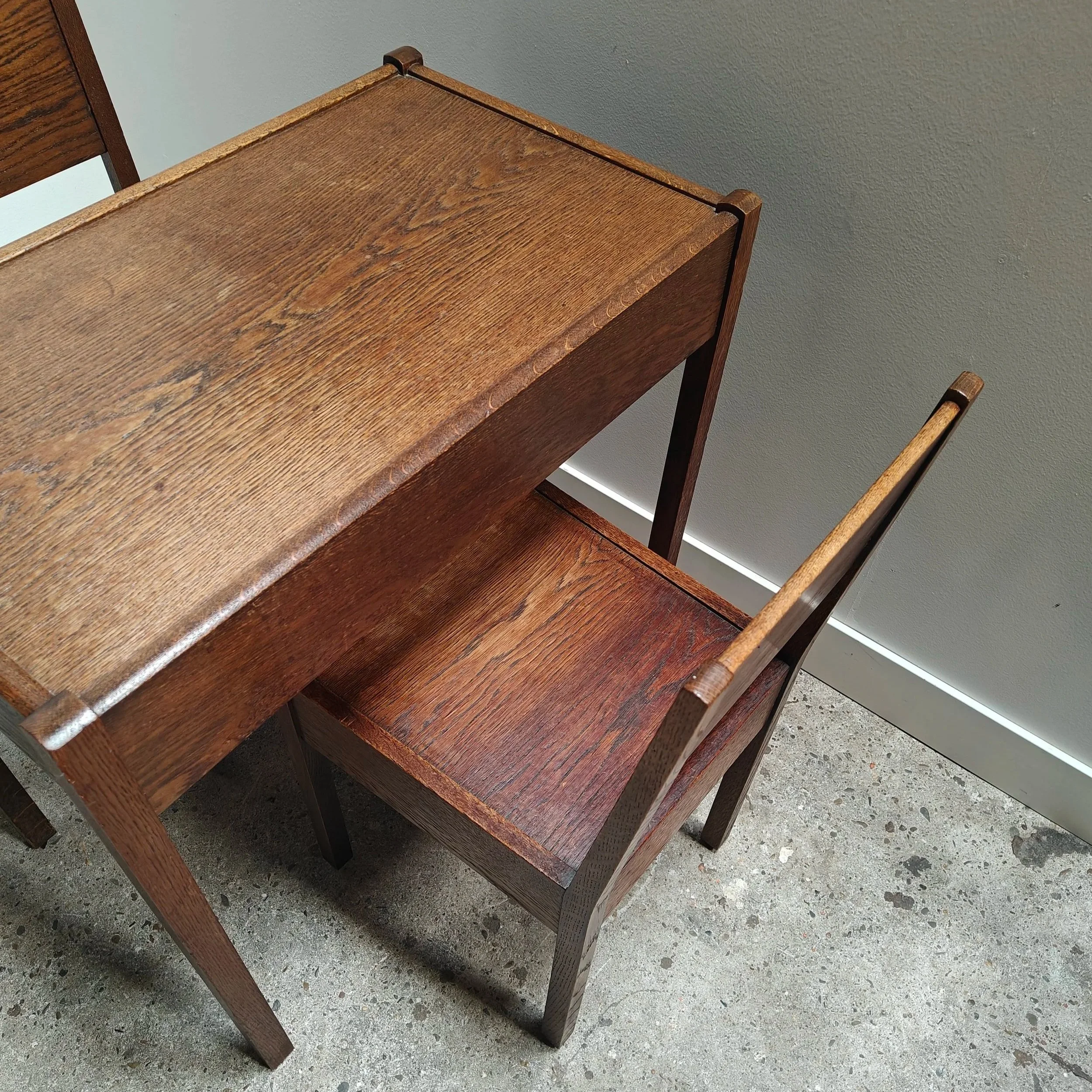 LOV+muntendam+side+or+accent+table+with+two+chairs+oak+plywood+4.jpg