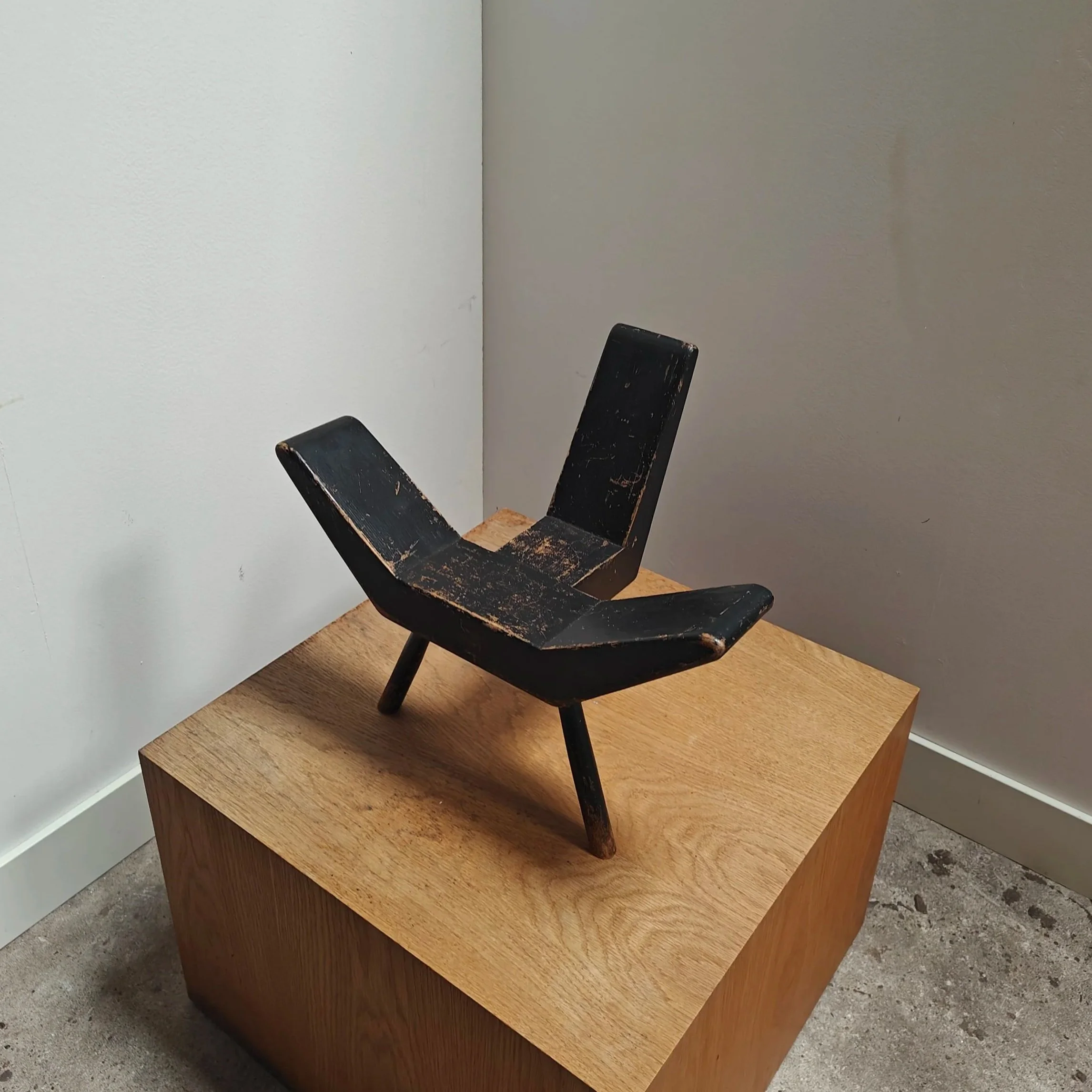 Modernist+sculptural+black+stool+1.jpg