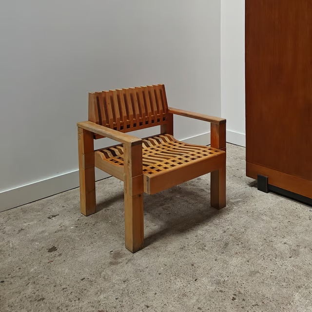 Unique architectural sculptural armchairs 8.png