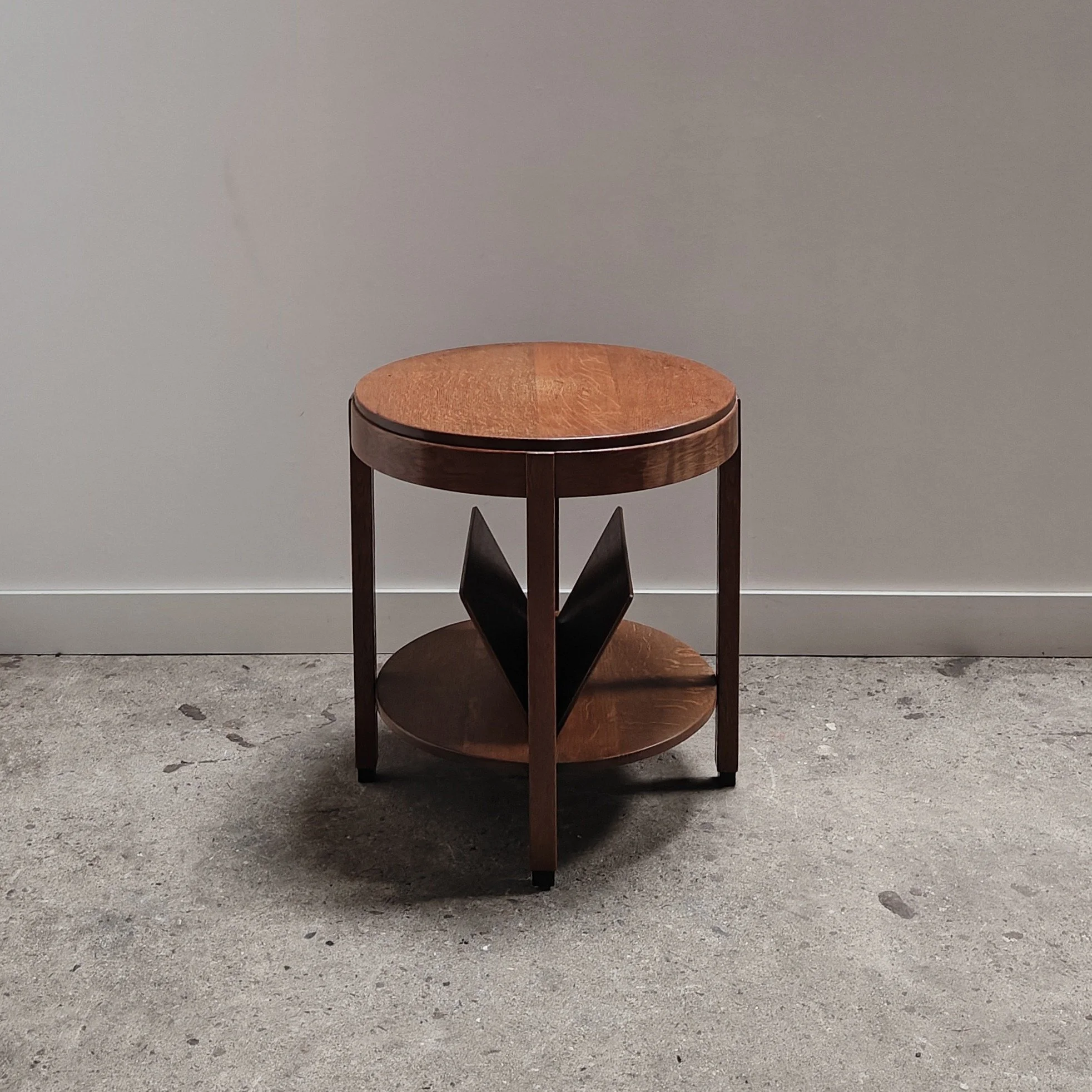 Round AmsterdamSchool sidetable with magazine rack 3.jpg