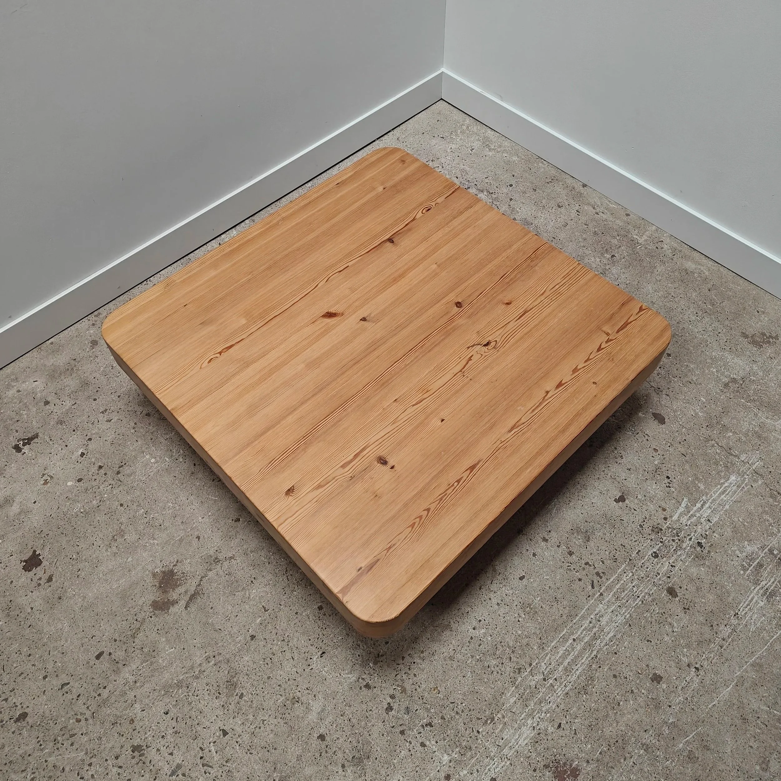 Solid+pine+coffee+table+100x100+6.jpg