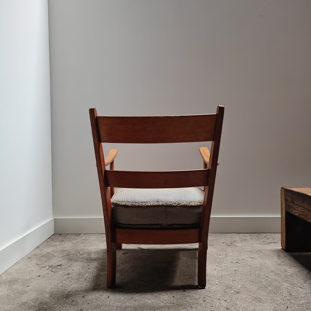 1940's armchair with pillow seat 7.png