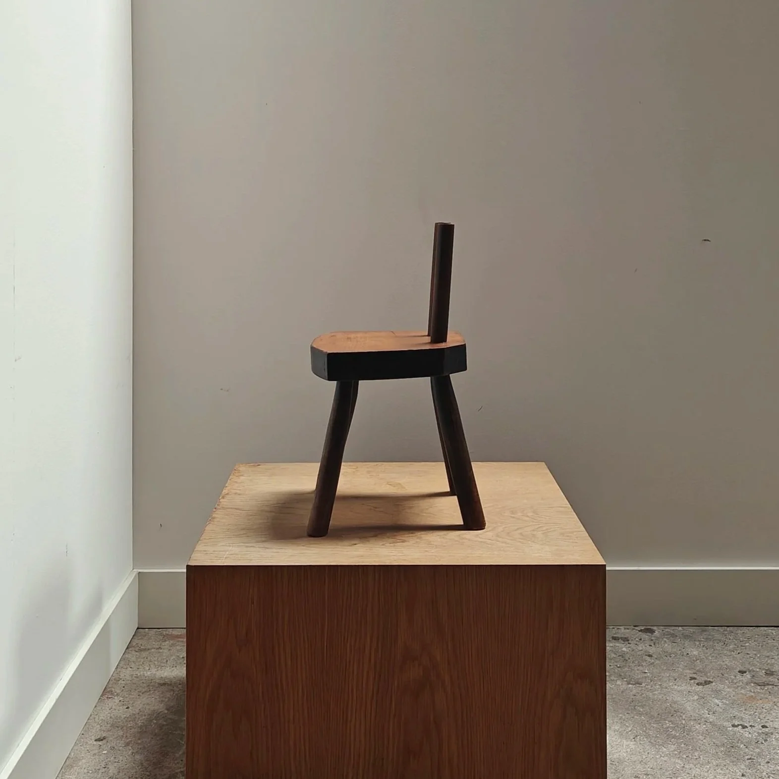 Small+stool+with+Asian+feel+6.jpg