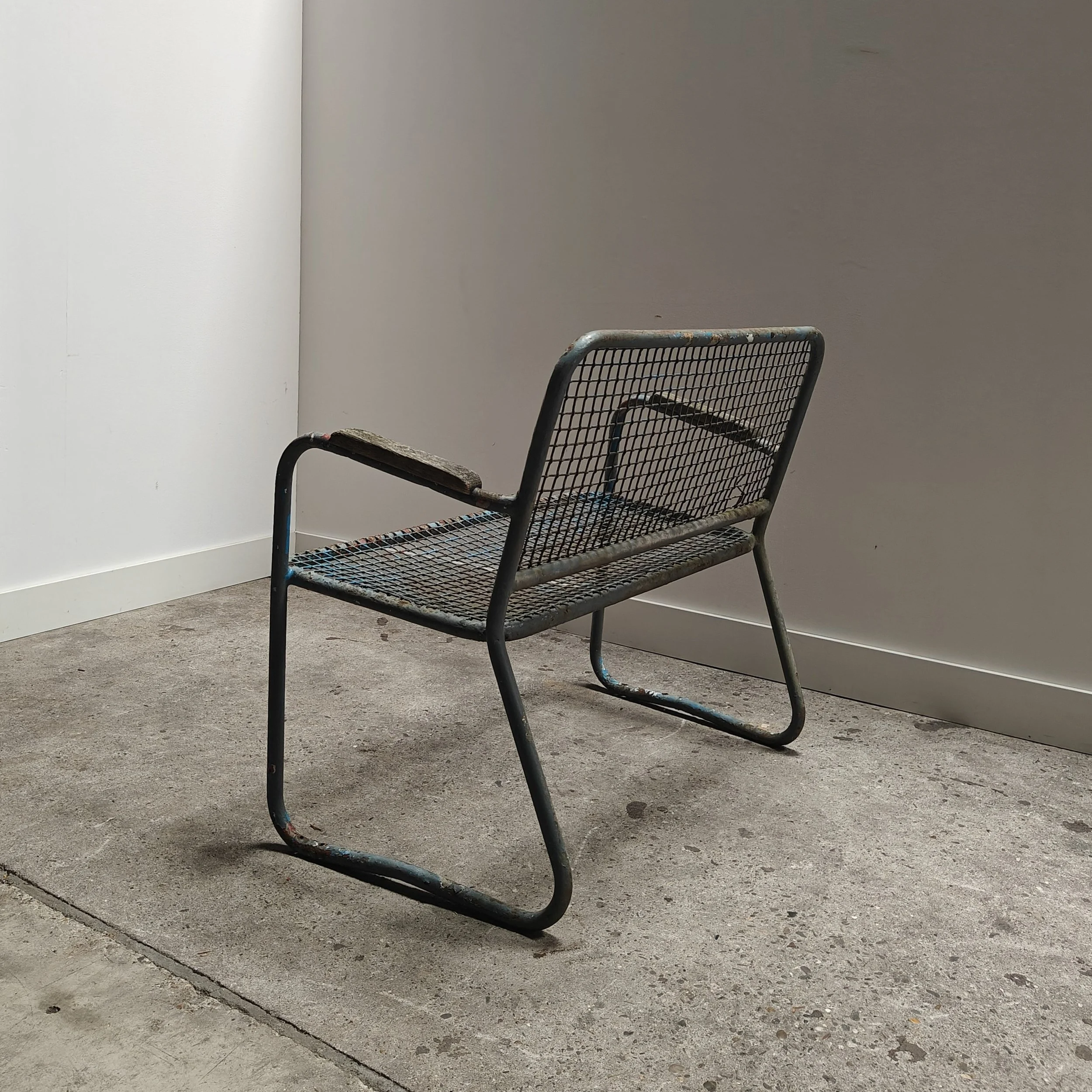 Iron bench Car Katwijk 2.jpg