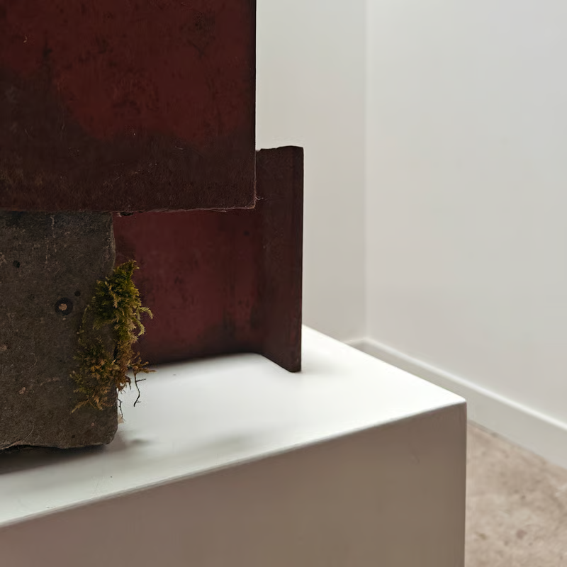 Concrete and metal sculpture RD018 11.png