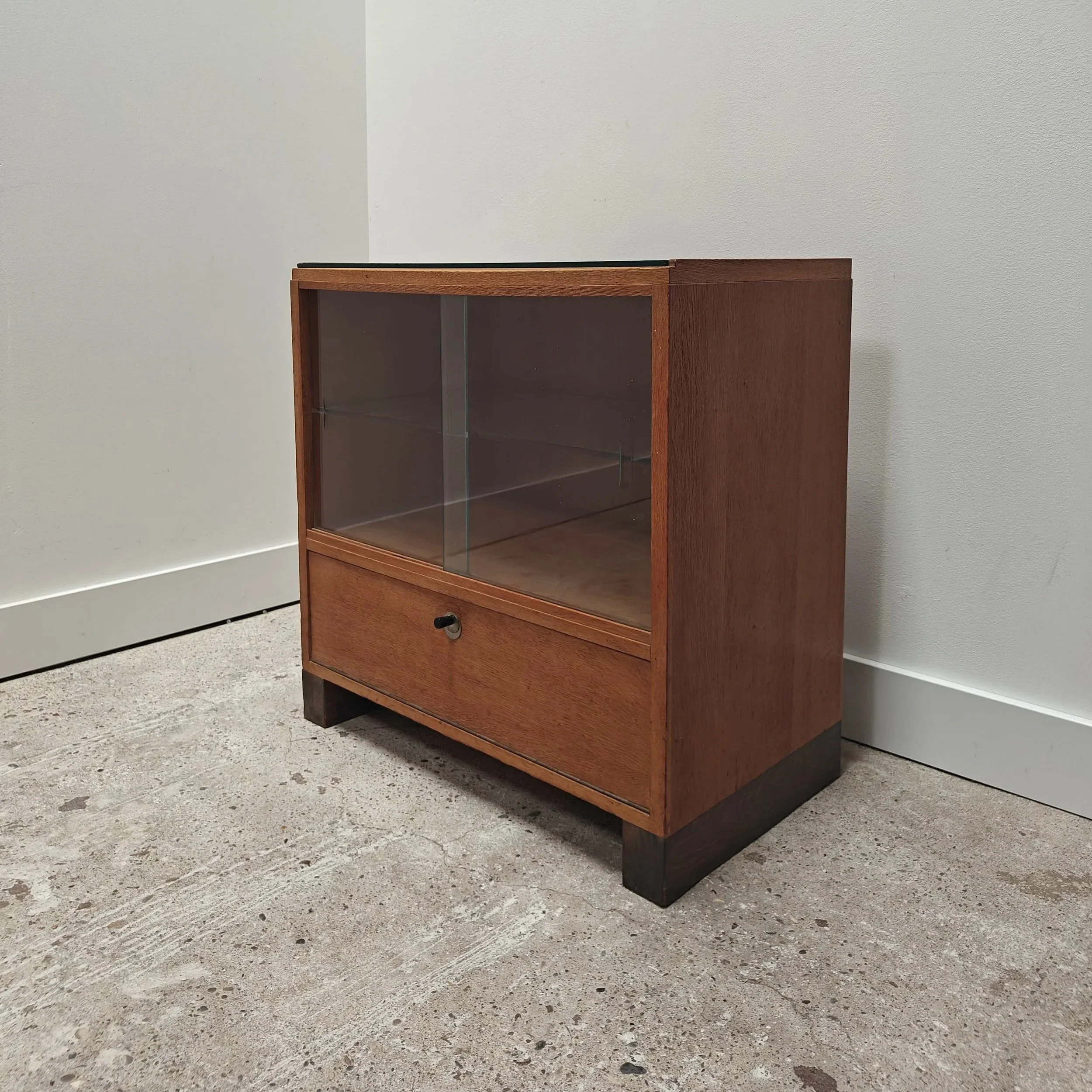 Willem+Penaat+vabinet+for+Metz+and+Co+1930s++2.jpg