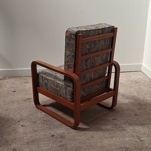 Adjustable armchair in Amsterdamse school style 1.png