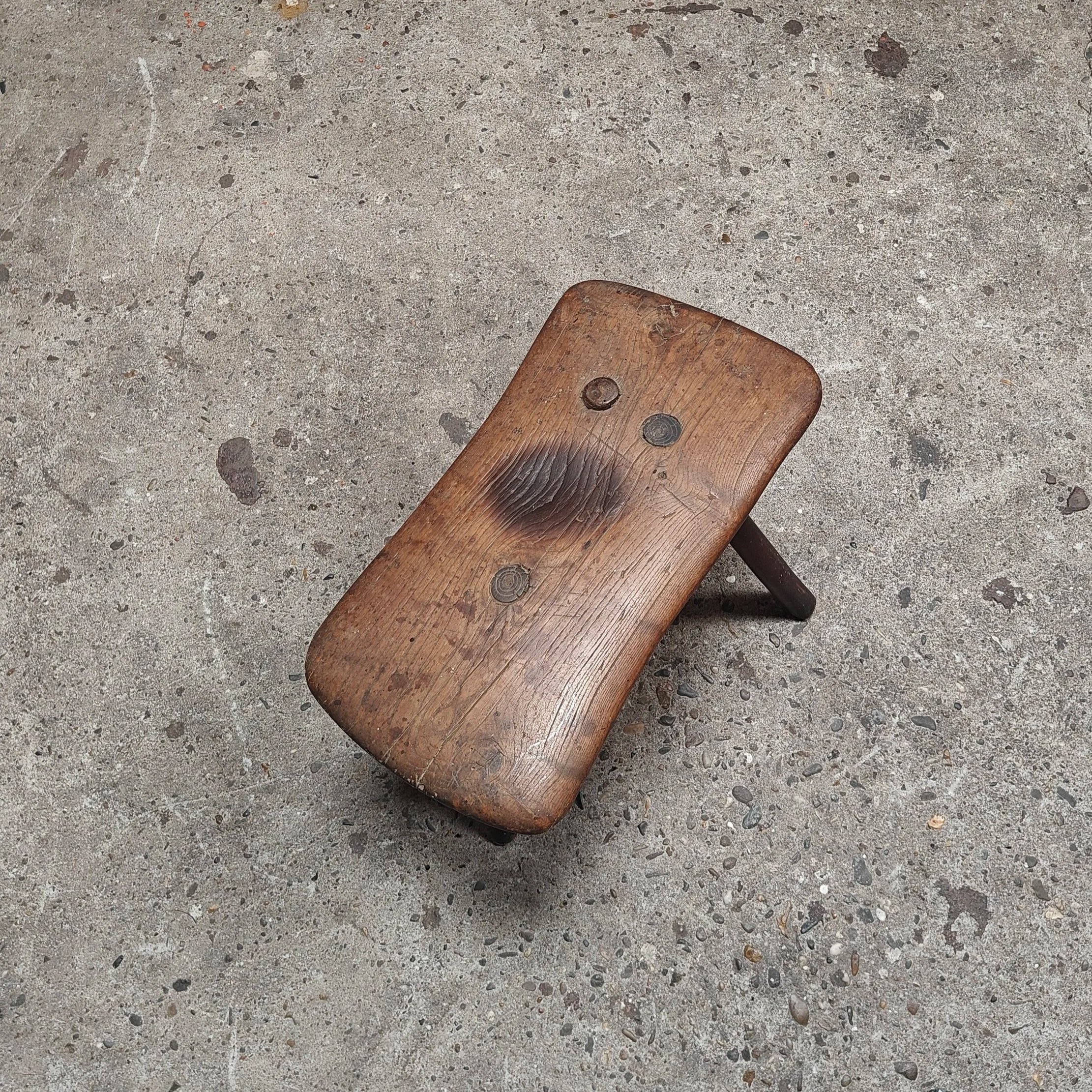 Antique+farmers+stool+8.jpg