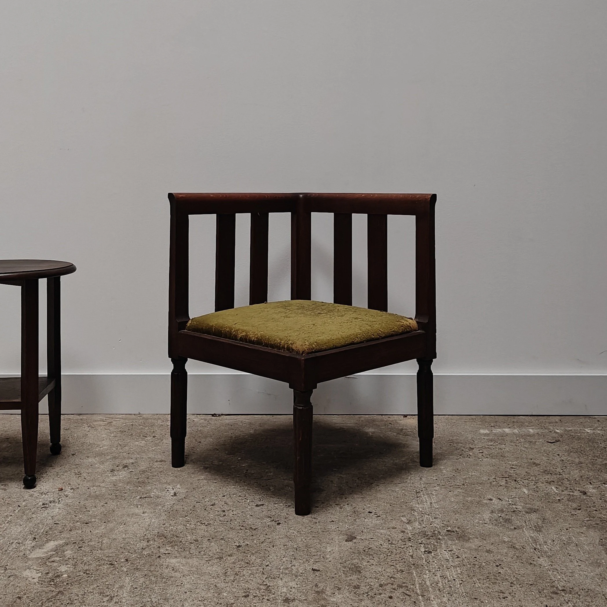 Classic set of two corner chairs, solo front view
