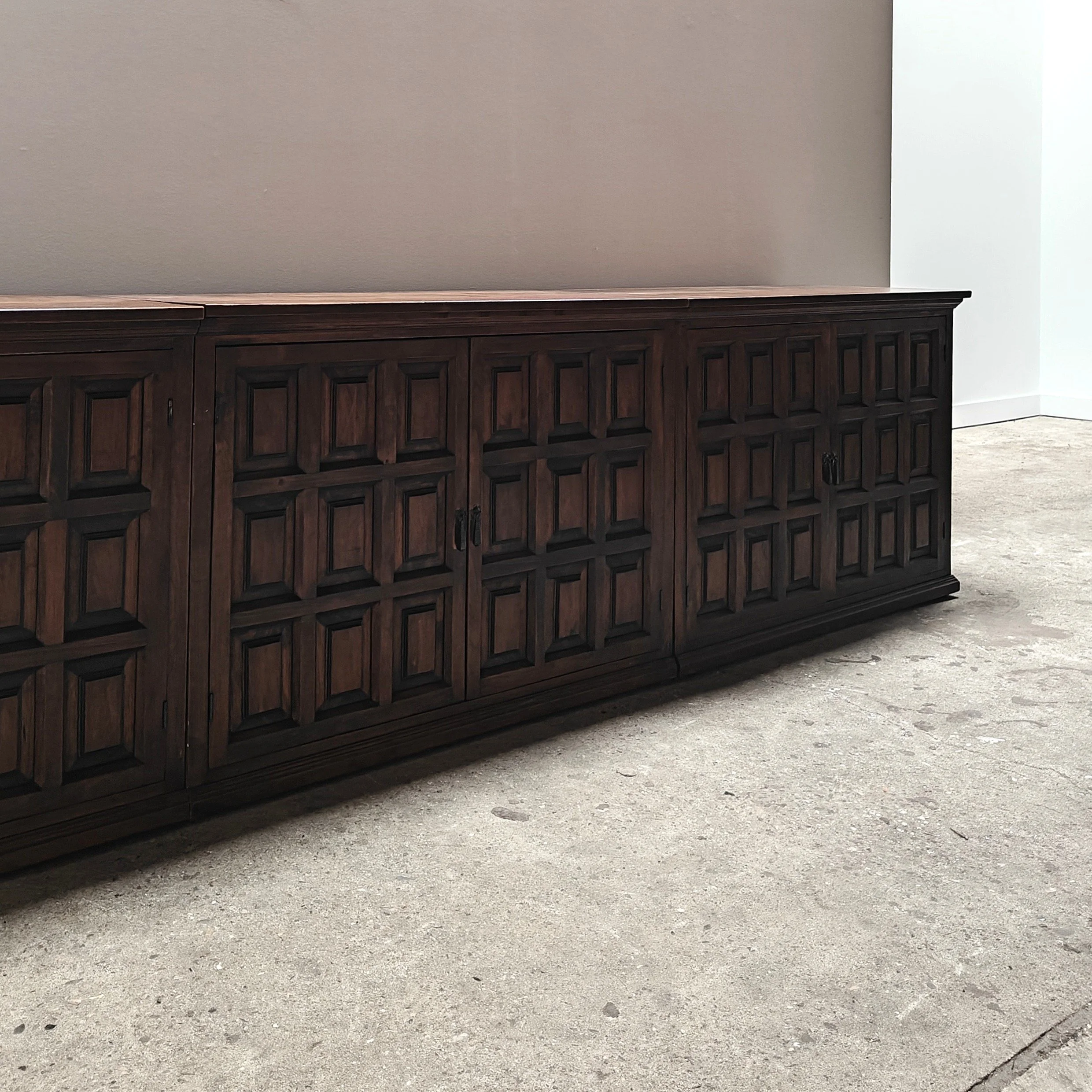 Spanish wall cupboard of 331 cm from the 1970s 1.jpg