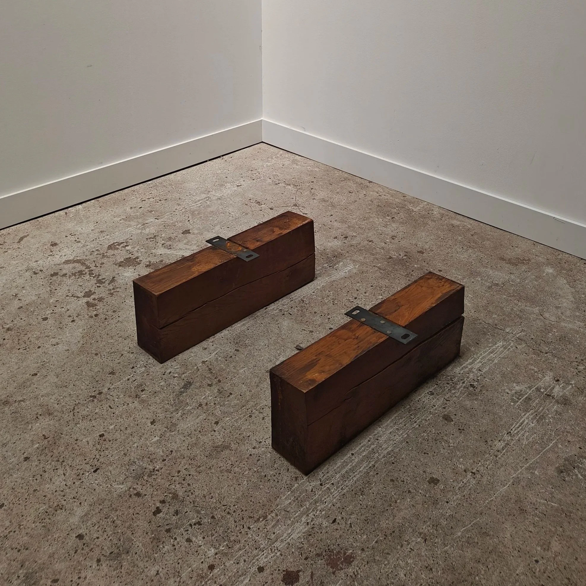 Solid+oak+round+coffeetable+1.jpg